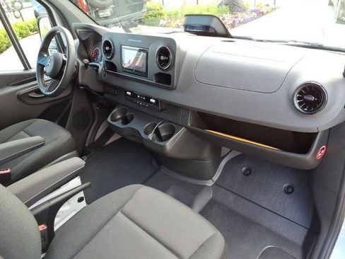 Used 2025 Mercedes-Benz Sprinter 2500 image 15