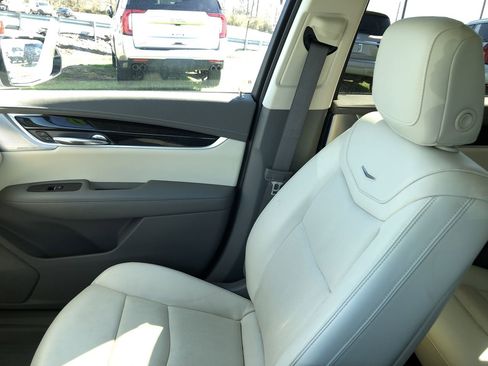 Used 2023 Cadillac XT6 Premium Luxury w/ Technology Package image 25