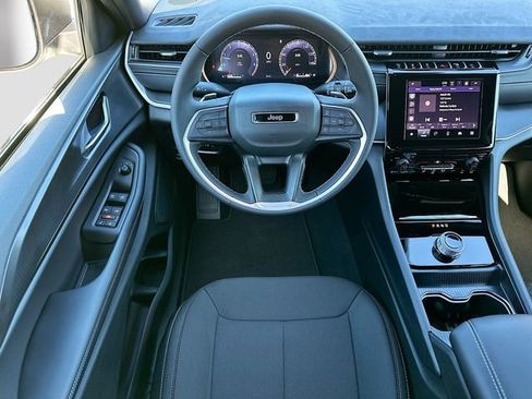 New 2025 Jeep Grand Cherokee L Laredo image 15