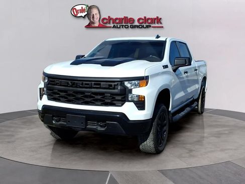 Used 2024 Chevrolet Silverado 1500 Custom Trail Boss w/ Turbomax Blackout Package AWD/4WD image 1