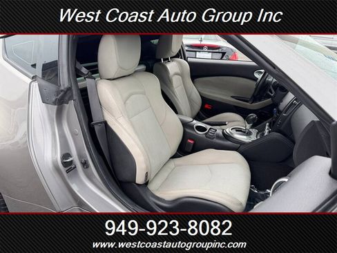 Used 2010 Nissan 370Z Touring w/ Sport Pkg image 9