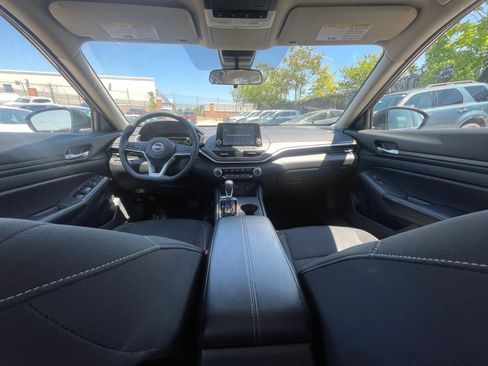 Used 2025 Nissan Altima 2.5 SV FWD image 28