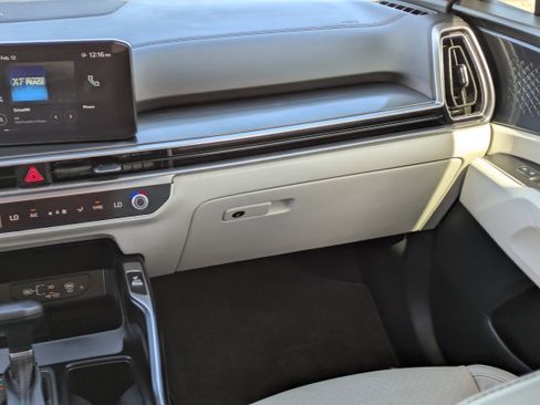 Certified 2025 Kia Sorento S image 19