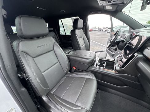 Used 2025 GMC Yukon Denali AWD/4WD image 19