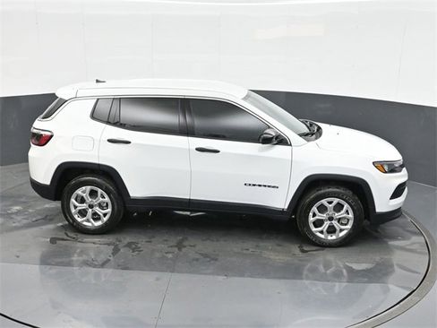 Used 2025 Jeep Compass Sport image 30