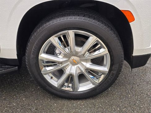 Used 2022 Chevrolet Suburban High Country image 42