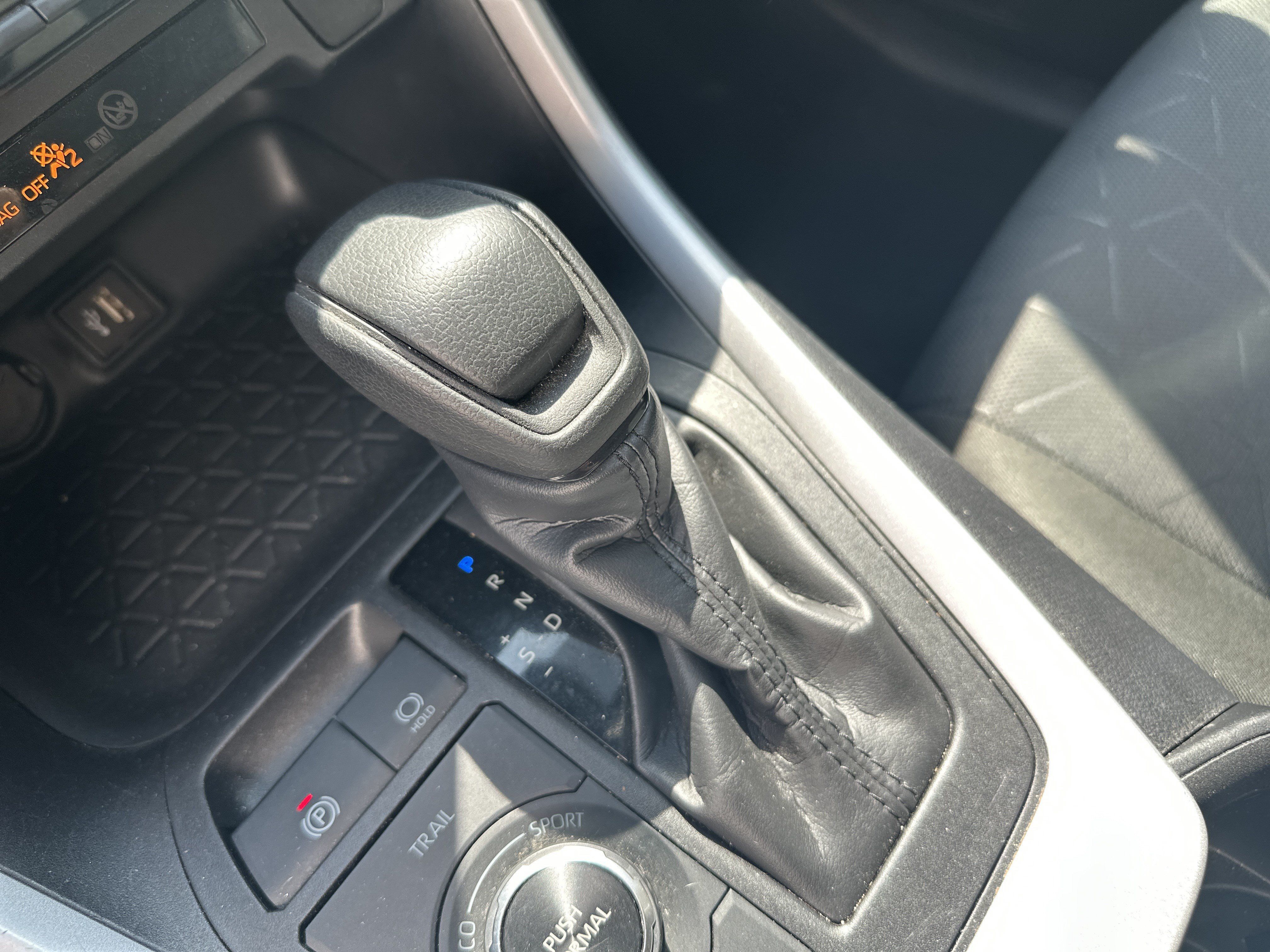 Used 2025 Toyota RAV4 XLE AWD/4WD image 24