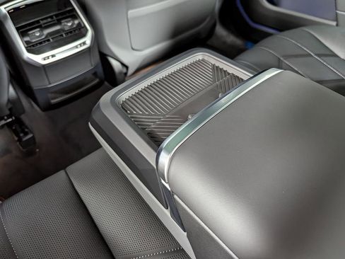 New 2026 BMW 740i xDrive image 38