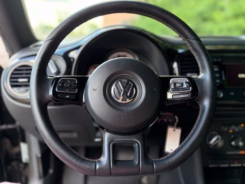 Used 2015 Volkswagen Beetle 1.8T Classic FWD image 22