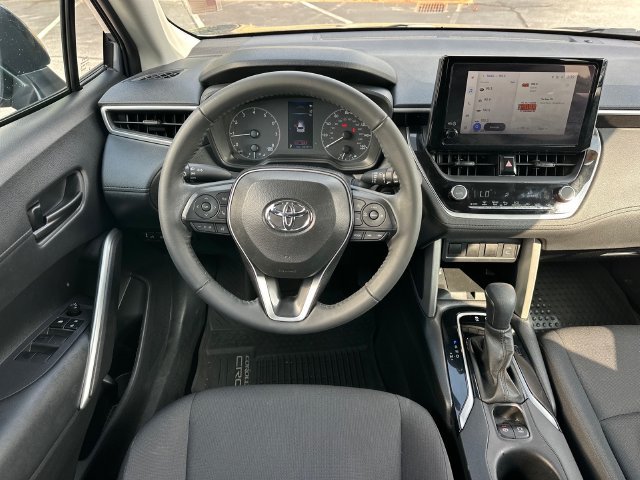 Used 2024 Toyota Corolla Cross LE w/ Moonroof Package FWD image 12