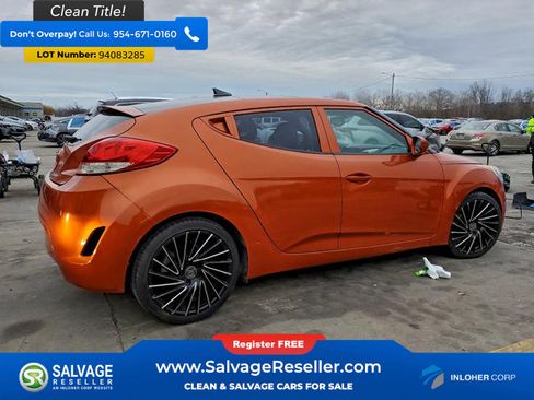 Used 2012 Hyundai Veloster w/ Style Pkg image 4