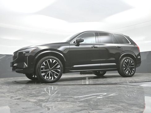 Used 2025 Volvo XC90 B5 Ultra AWD/4WD image 24