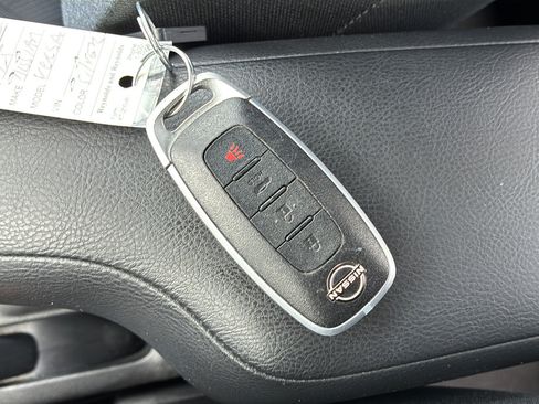 Used 2025 Nissan Versa SV FWD image 29
