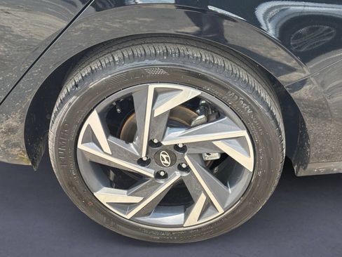 Used 2025 Hyundai Elantra Sport FWD image 10
