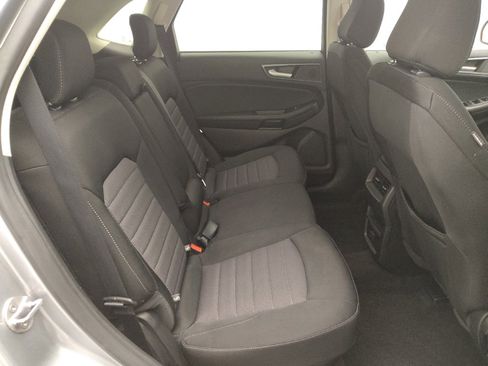 Used 2020 Ford Edge SE image 18
