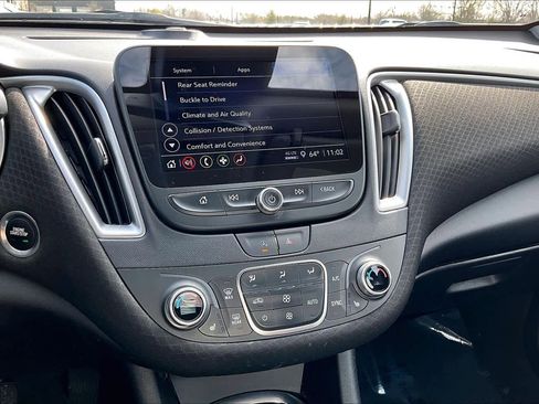 Used 2025 Chevrolet Malibu LT image 35