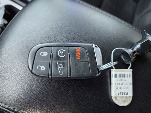 Used 2021 Jeep Grand Cherokee Laredo X AWD/4WD image 26