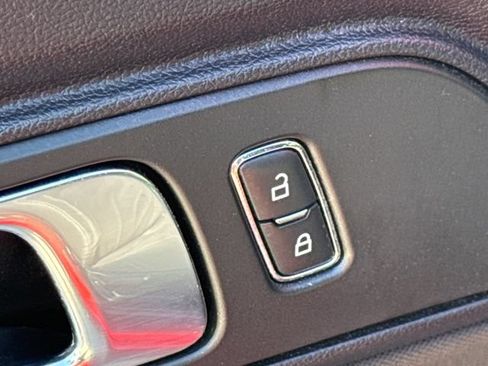 Used 2019 Ford Mustang Convertible RWD image 20