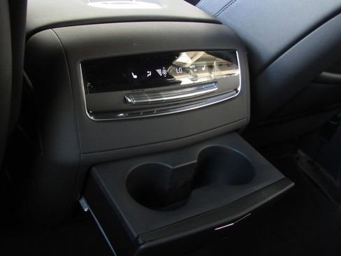 Used 2024 Cadillac Escalade ESV Luxury AWD/4WD image 36