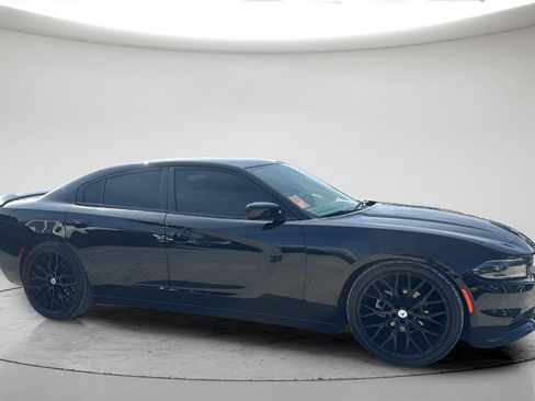 Used 2023 Dodge Charger SXT w/ Blacktop Package RWD image 3