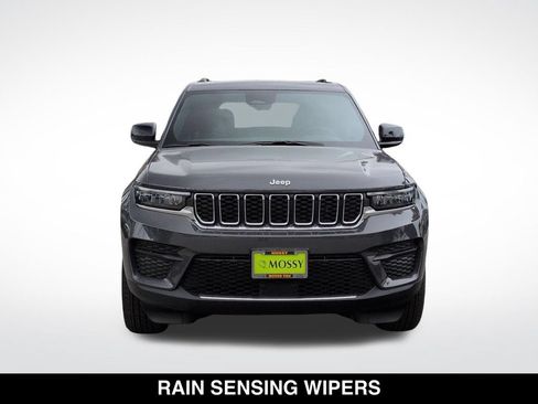 Used 2025 Jeep Grand Cherokee Laredo X w/ Luxury Tech Group I AWD/4WD image 4