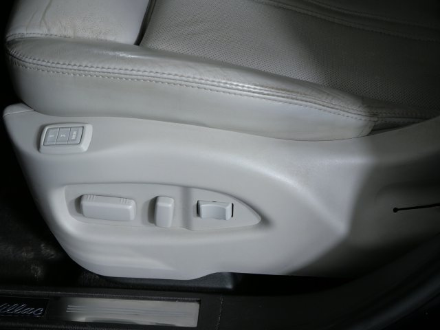 Used 2016 Cadillac SRX Luxury w/ Driver Awareness Package AWD/4WD image 19