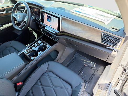 New 2026 Volkswagen Atlas SE FWD image 14