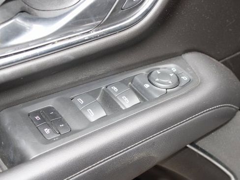 Used 2021 Chevrolet Suburban Z71 image 23