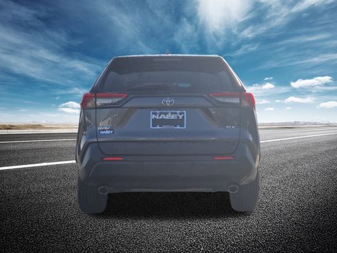 Used 2021 Toyota RAV4 XLE Premium image 17