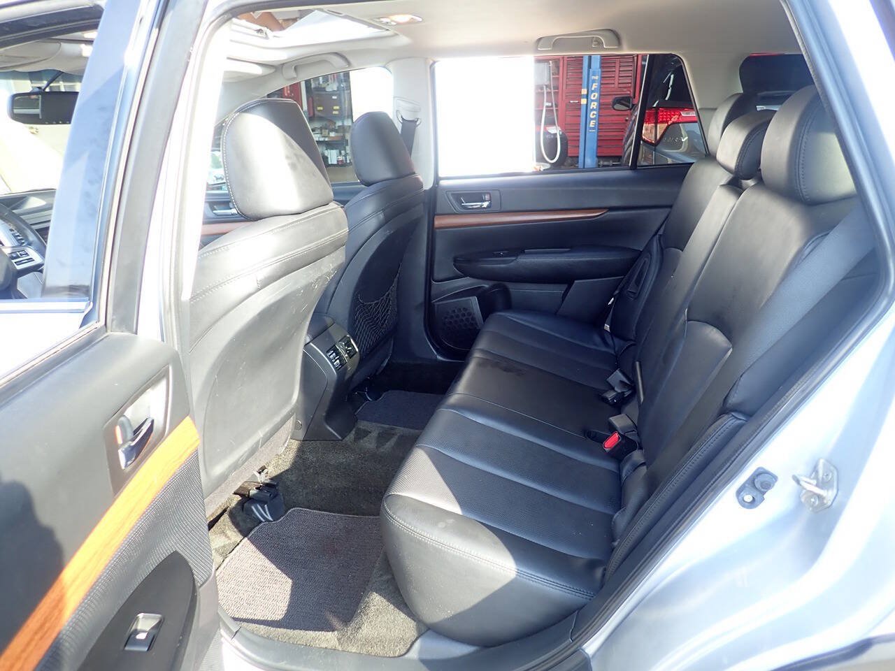 Used 2014 Subaru Outback 2.5i Limited w/ Moonroof Package AWD/4WD image 14