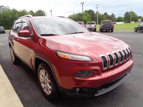 Used 2014 Jeep Cherokee Latitude w/ Cold Weather Group AWD/4WD image 4