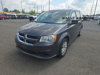 Used 2019 Dodge Grand Caravan SE w/ UConnect Hands-Free Group