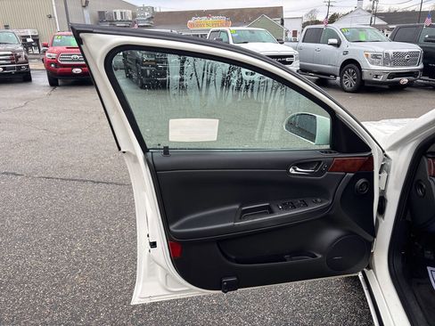 Used 2008 Chevrolet Impala LTZ image 17