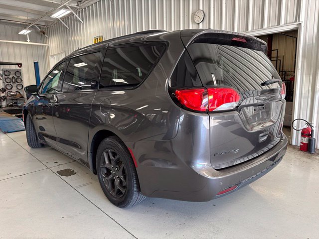 Used 2018 Chrysler Pacifica Touring Plus w/ S Appearance Package FWD image 8