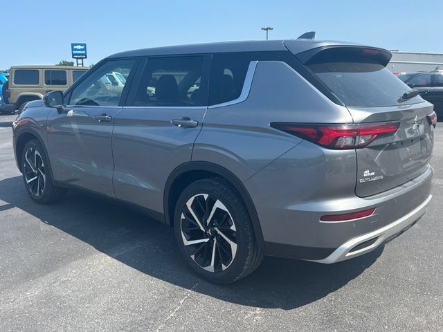 Used 2024 Mitsubishi Outlander AWD image 5