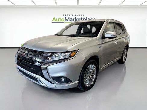 Used 2022 Mitsubishi Outlander LE image 3