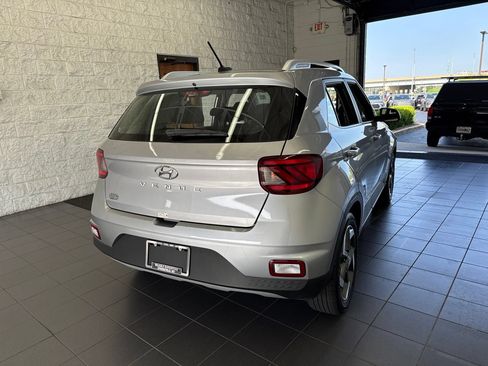 Used 2025 Hyundai Venue SEL FWD image 7