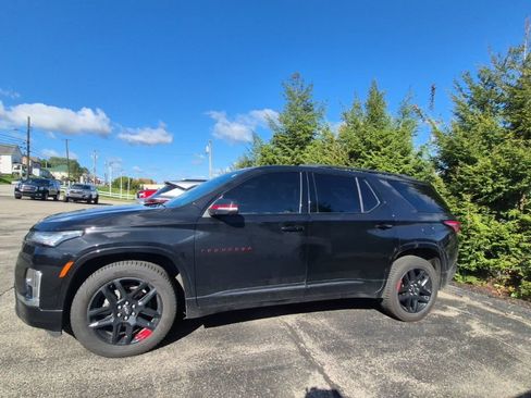 Used 2023 Chevrolet Traverse Premier w/ Redline Edition AWD/4WD image 4