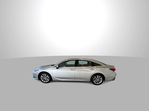 Used 2021 Toyota Avalon XLE image 5
