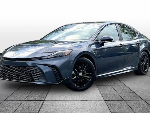 Used 2026 Toyota Camry SE image 4