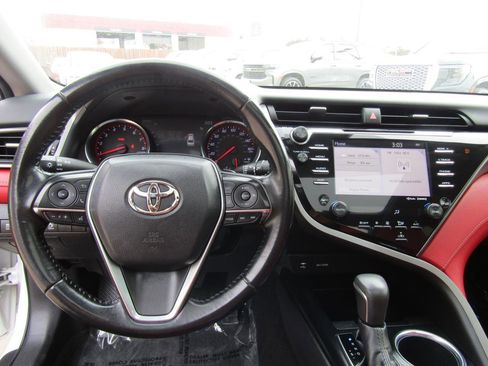 Used 2019 Toyota Camry XSE image 16
