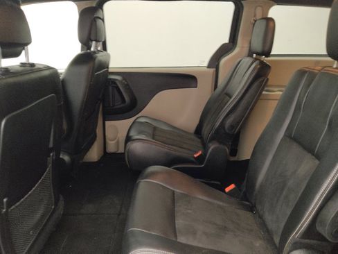 Used 2019 Dodge Grand Caravan SXT FWD image 18