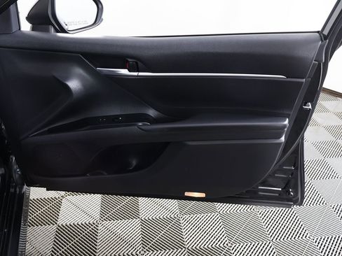 Used 2019 Toyota Camry LE image 20