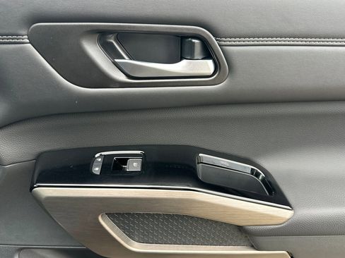 New 2025 Nissan Pathfinder Platinum w/ Black Appearance Package image 22