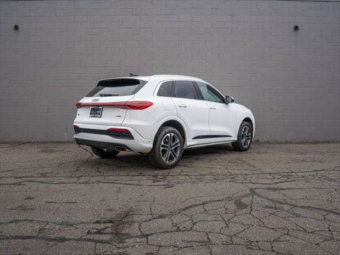Certified 2025 Audi Q5 Premium w/ Convenience Package AWD/4WD image 7