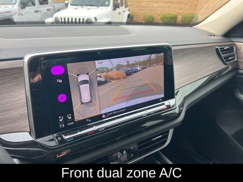 Used 2024 Volkswagen Atlas SEL Premium R-Line image 8