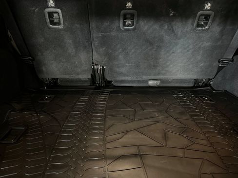 Used 2018 Jeep Wrangler Unlimited Rubicon AWD/4WD image 15