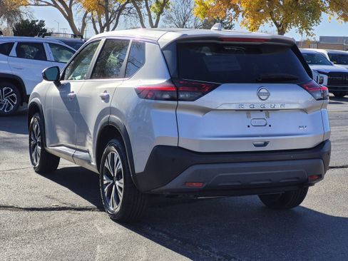 Used 2023 Nissan Rogue SV image 6