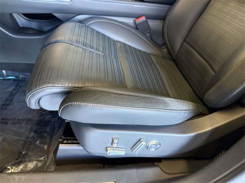 Used 2025 Lincoln Nautilus Reserve image 3