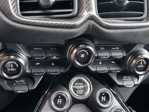 Used 2020 Aston Martin V8 Vantage Coupe RWD image 22
